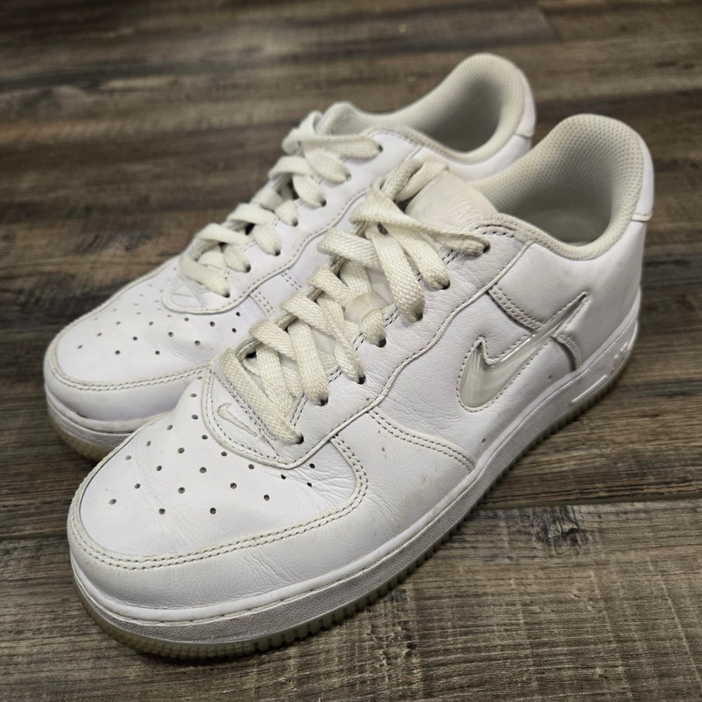 Nike Air Force 1 Low Retro Jewel Swoosh Triple White Mens 7 FN5924-100 Women 8.5